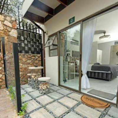 AvA Guest House - Quellerina, Randburg - Standard Queen Entrance - Room 7