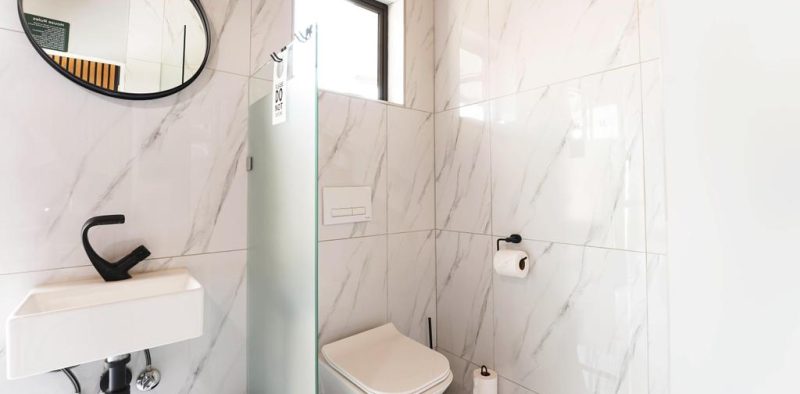 AvA Guest House - Deluxe Queen bathroom (Room5)