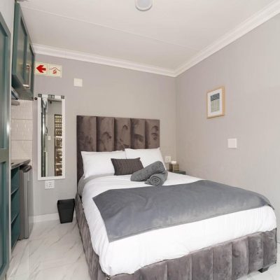 AvA Guest House - Quellerina, Randburg - Standard Double Self catering (Room6)