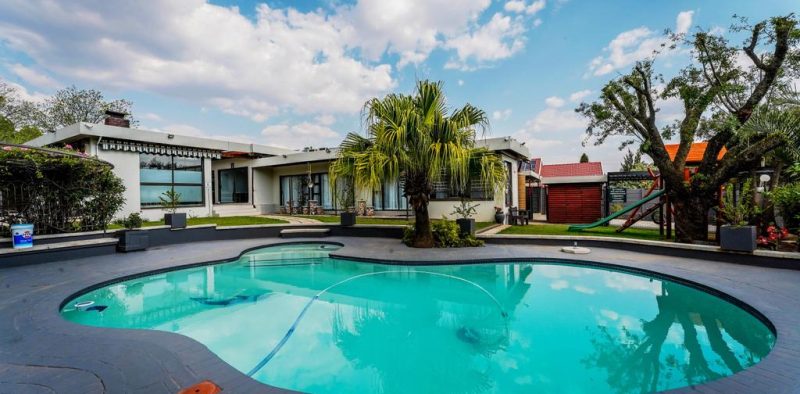 AvA Guest House - Quellerina, Randburg - Swimming pool view